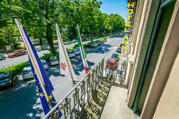 Hostal Hotel Arno Bellariva