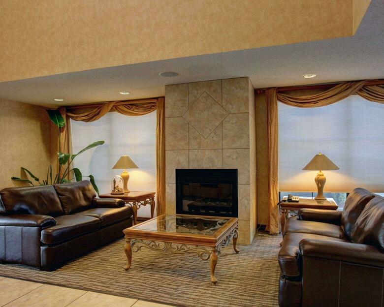 Hotel Comfort Inn & Suites (.)