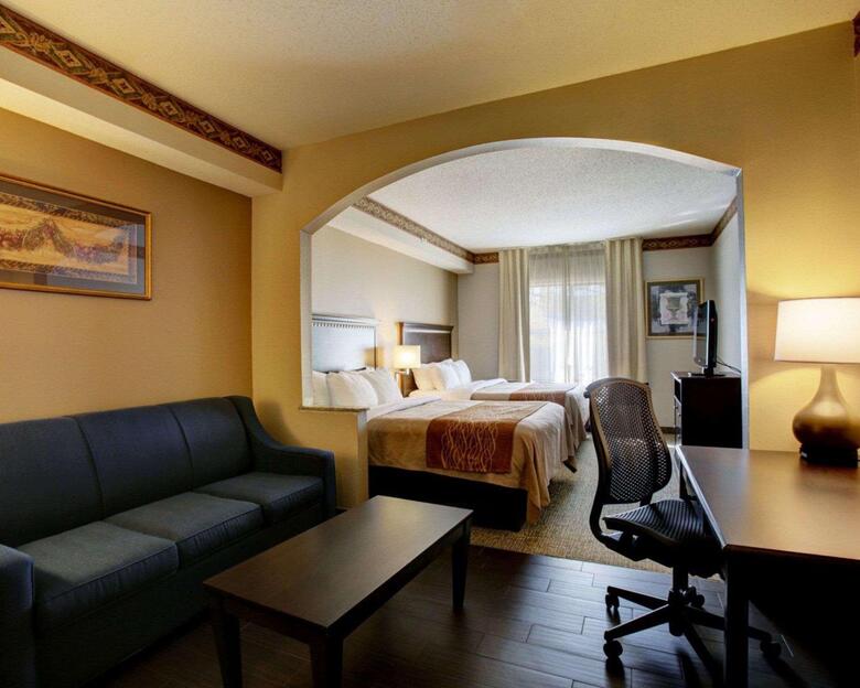 Hotel Comfort Inn & Suites (.)