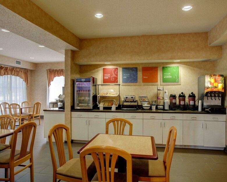 Hotel Comfort Inn & Suites (.)