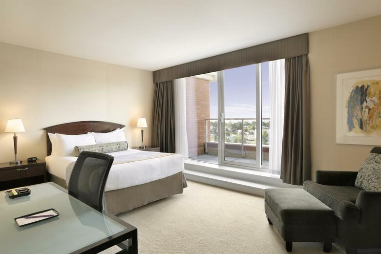 Coast Victoria Harbourside Hotel & Marina