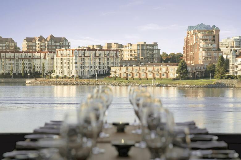 Coast Victoria Harbourside Hotel & Marina