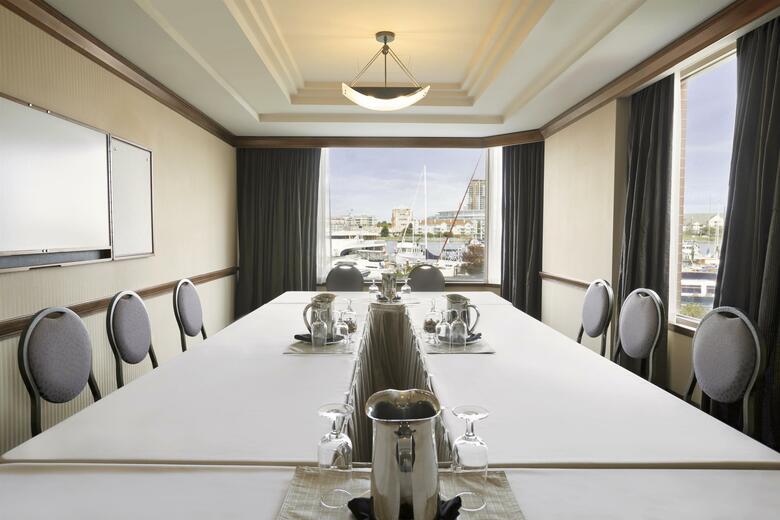 Coast Victoria Harbourside Hotel & Marina