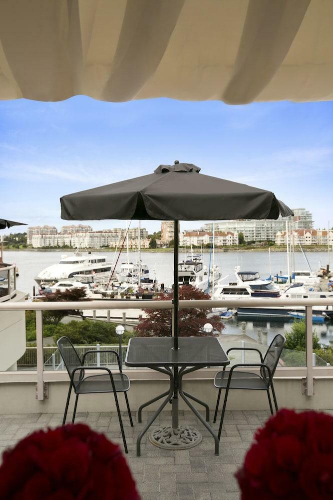 Coast Victoria Harbourside Hotel & Marina