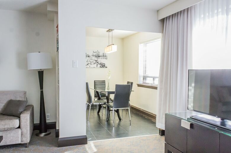 Embassy Hotel & Suites Ottawa