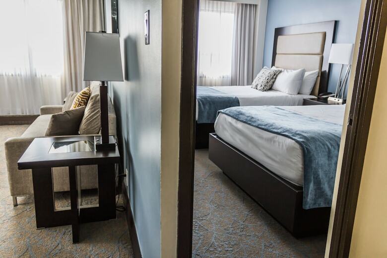 Embassy Hotel & Suites Ottawa