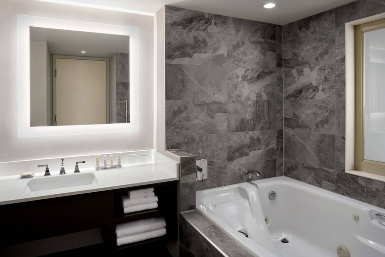 Marriott Niagara Falls Fallsview Hotel & Spa
