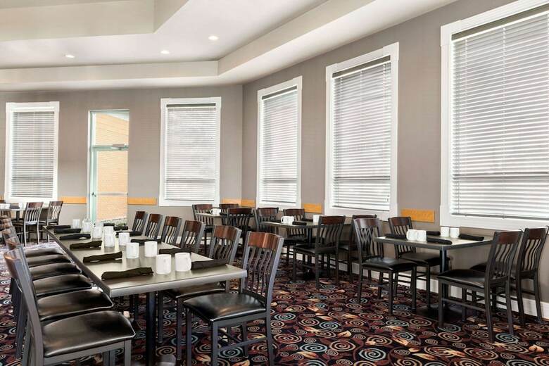 Hotel Executive Royal Inn North Calgary