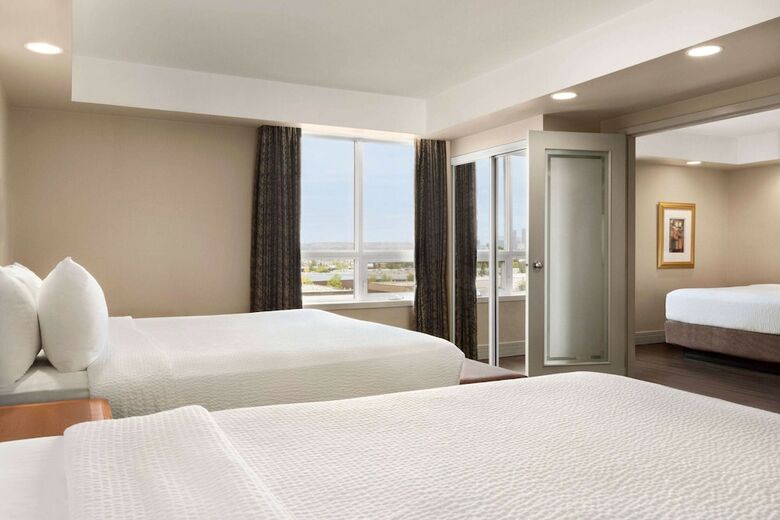 Hotel Executive Royal Inn North Calgary
