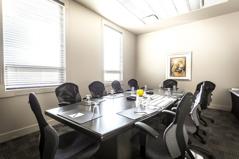 Hotel Executive Royal Inn North Calgary