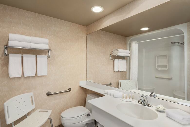 Hotel Executive Royal Inn North Calgary