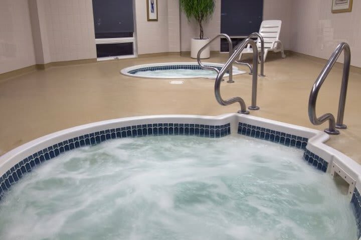 Hotel Executive Royal Inn North Calgary