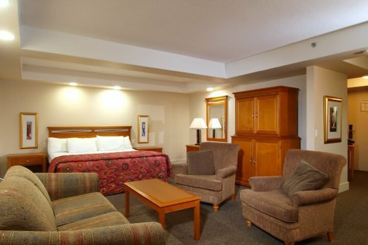 Hotel Executive Royal Inn North Calgary