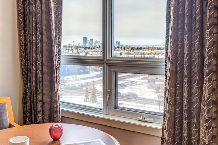 Hotel Executive Royal Inn North Calgary