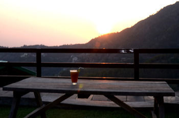 Hotel Woodsmoke Resort & Spa