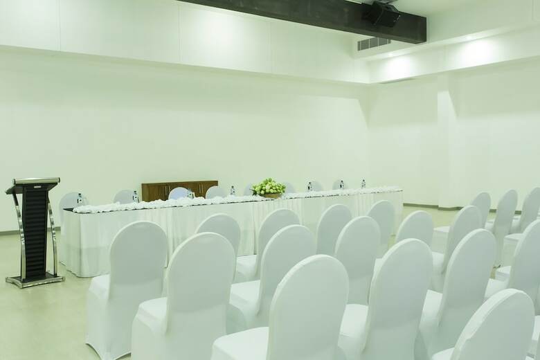 Hotel Aliya Resort & Spa