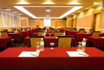 Hotel New World Suites