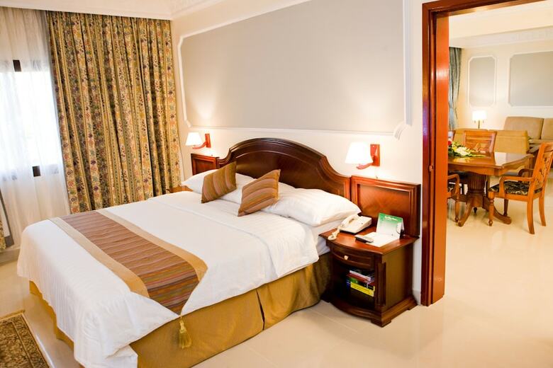 Muscat Holiday Hotel