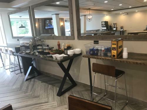 Hotel Cresthill Suites Albany