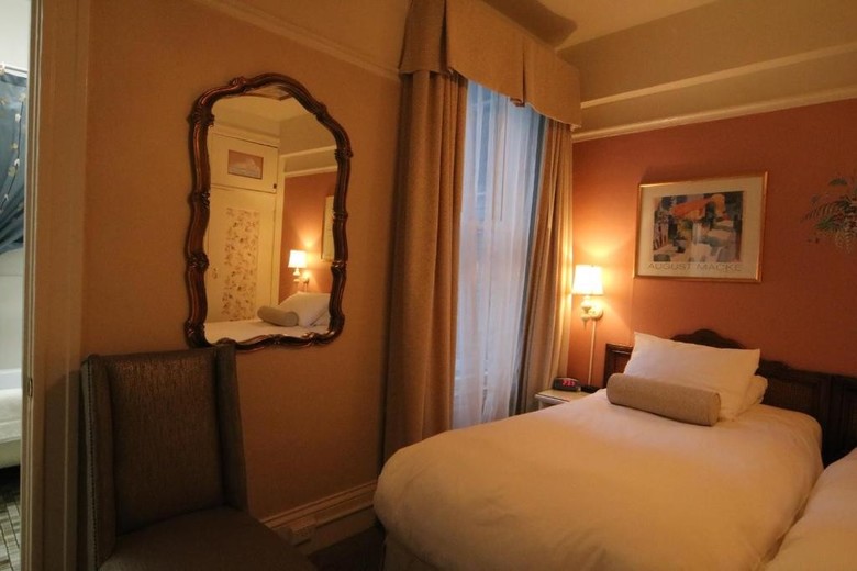 Cornell Hotel De France