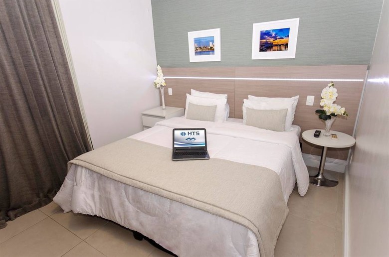 Hotel Adrian�polis All Suites