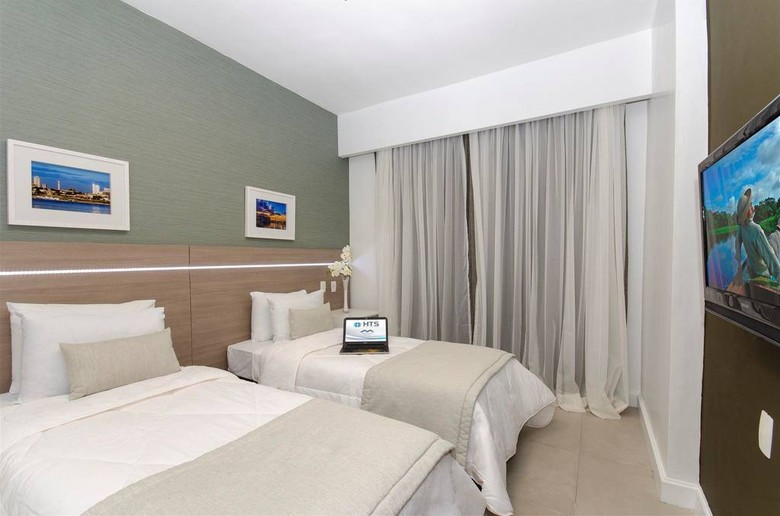 Hotel Adrian�polis All Suites