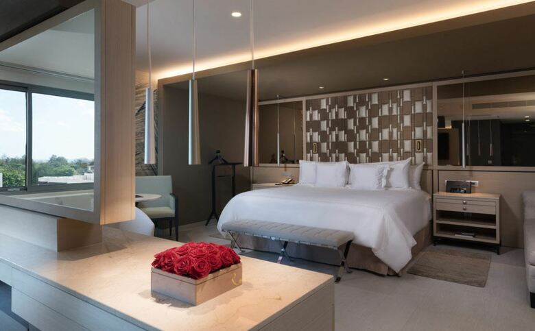 El Embajador, A Royal Hideaway Hotel