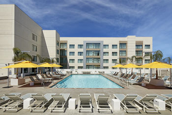 Anaheim Jolly Roger Hotel