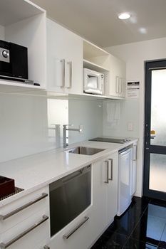 Delorenzo's Studio Apartments