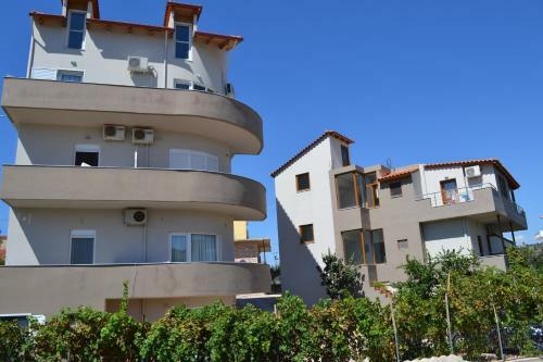 Ksamil Apartments