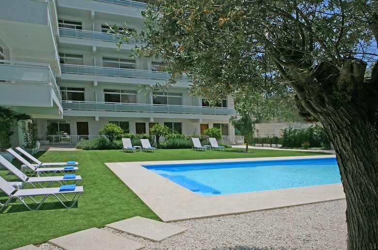 Corina Apartments