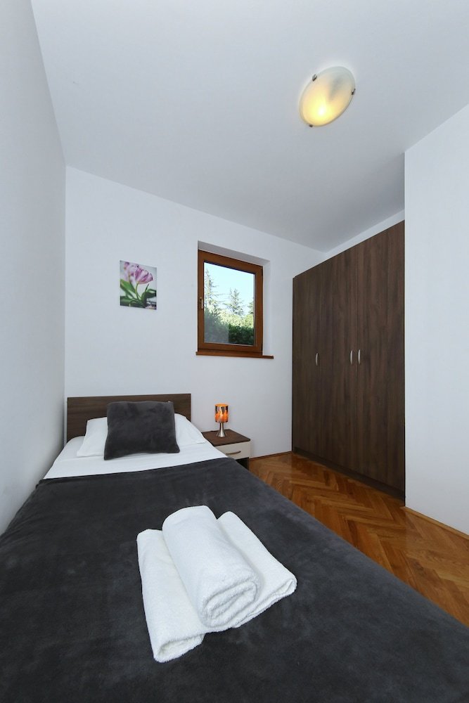 Be-bu-mar Apartments
