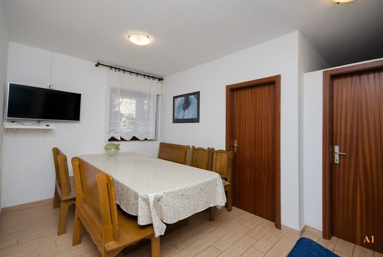Apartments And Rooms Jaka