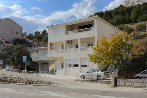 Hostal Apartments With A Parking Space Omis - 10351