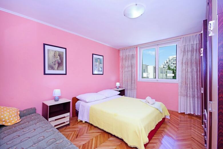Apartments Mi�e