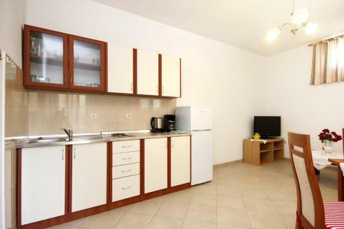 Hostal Apartments With A Parking Space Orebic (peljesac) - 10160