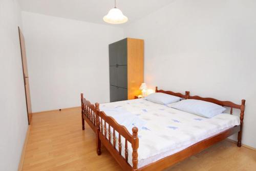 Hostal Apartments With A Parking Space Senj - 5577