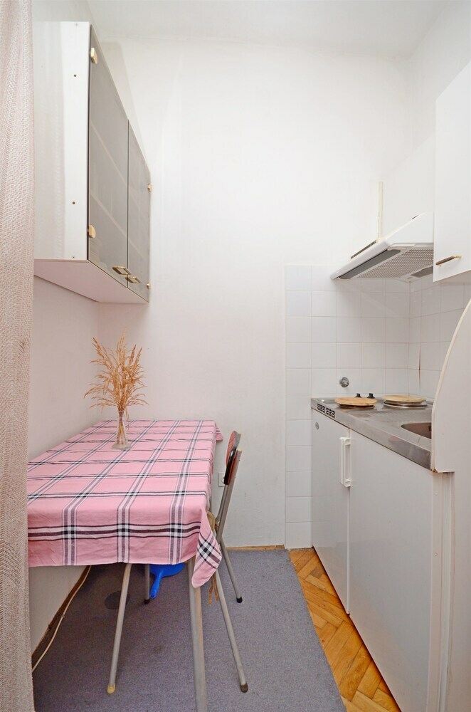 Apartment And Rooms Dragana