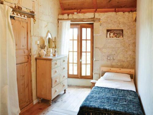 Two-bedroom Holiday Home Chinon With A Fireplace 05