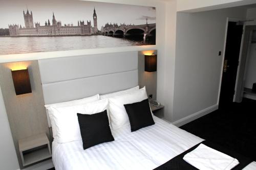 Hotel The Omega