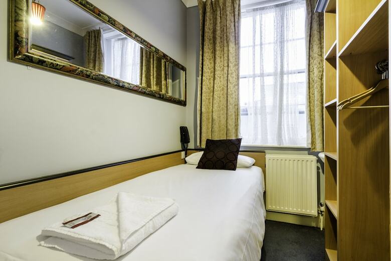 Tudor Court Hotel