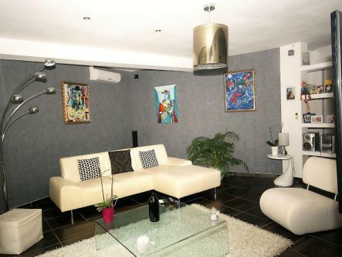 Spacious Villa In Bargemon With Swimming Pool And Airconditioning