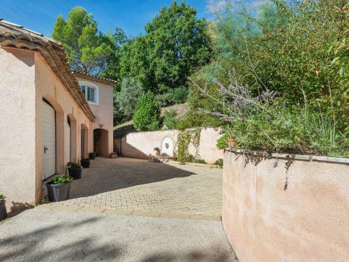 Spacious Villa In Bargemon With Swimming Pool And Airconditioning