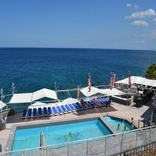 Pebbles Boutique Aparthotel