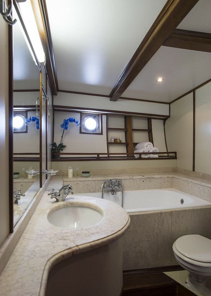 Hotel Queen Of Peace