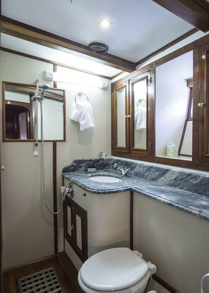 Hotel Queen Of Peace