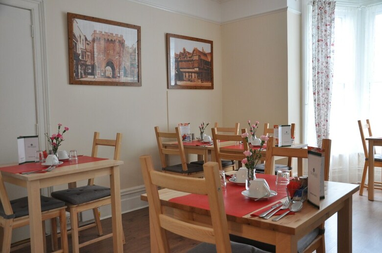 Hostal The Regent Guest House