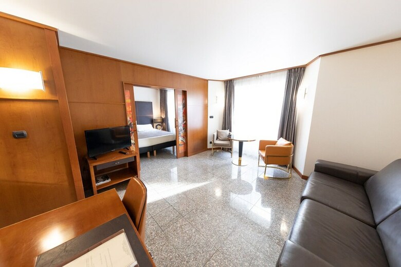 Hotel Goldstar Resort & Suites