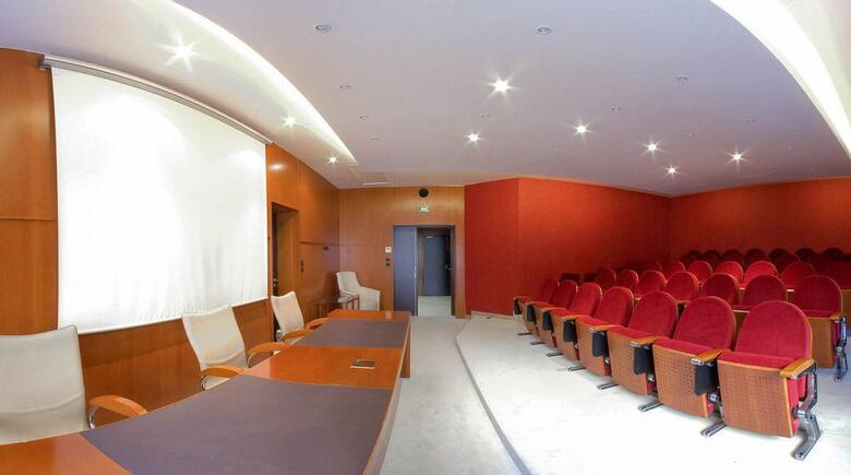 Hotel Goldstar Resort & Suites