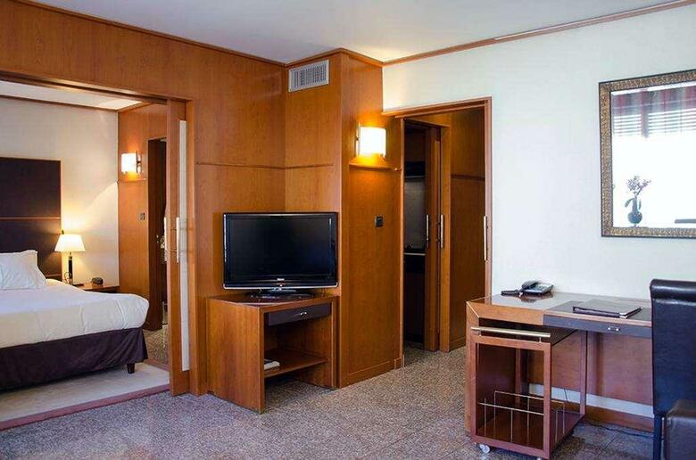 Hotel Goldstar Resort & Suites